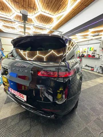 Paint Protection Film pe caroserie premium, luciu de oglindă pe vopsea protejată, Criss Wrap lângă București — cadru 08.