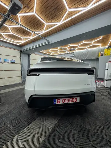 Protecție vopsea cu folie PPF, cadru vertical după aplicare PPF, aplicare profesională la Criss Wrap, Bragadiru.