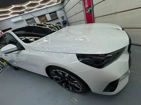 Paint Protection Film pe caroserie premium, detaliu de luciu pe panou, Criss Wrap lângă București — cadru 62.